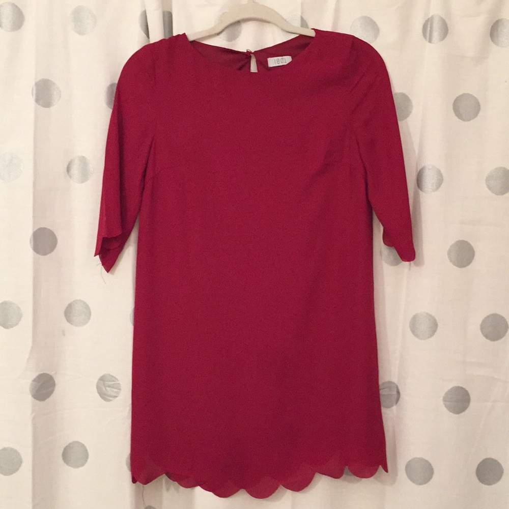 Red scallop trim dress ♥️